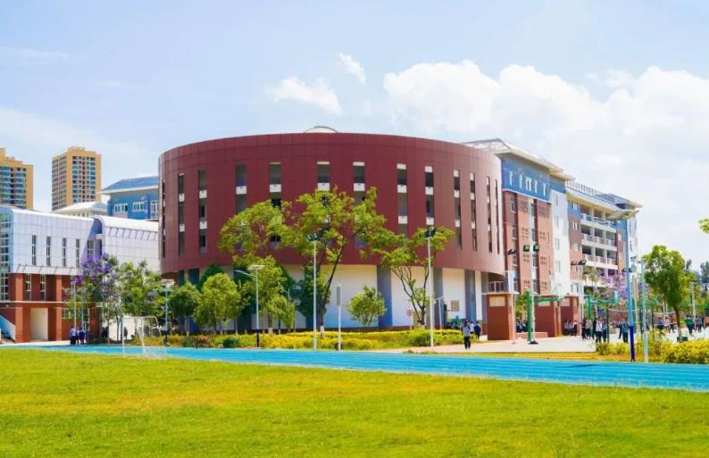 昆明市官渡区第二中学招聘15名教师