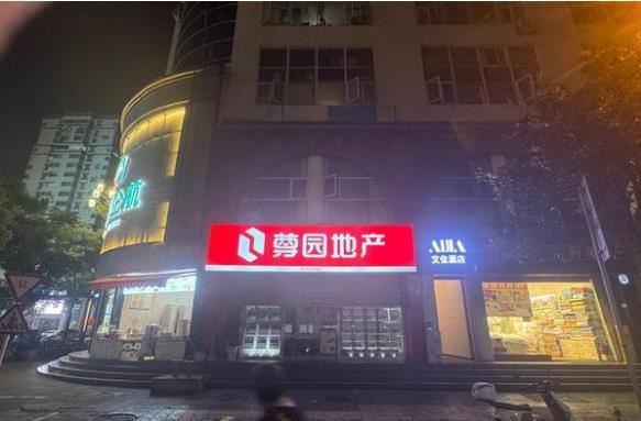 市中心临街酒店转让