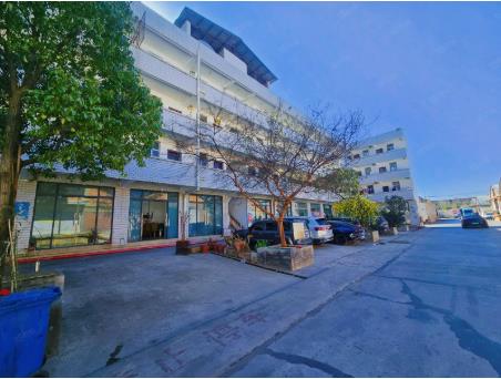 经开区小石坝个人高台仓库出租｜层高 8 米・大车直达