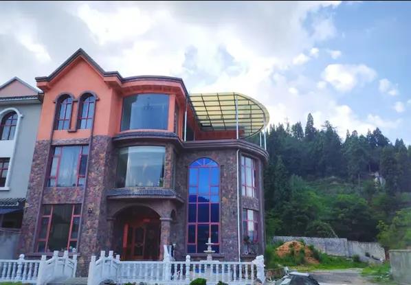 (出租) 房东直租4亩场地和农村豪华别墅